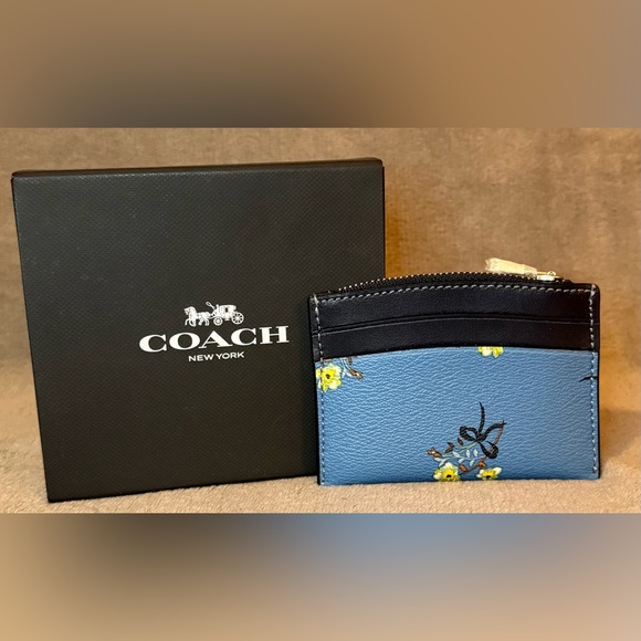 đź’™COACHđź’™Blue Multi Flower Bow Print Shaped Card Case/NWT - Picture 2 of 8